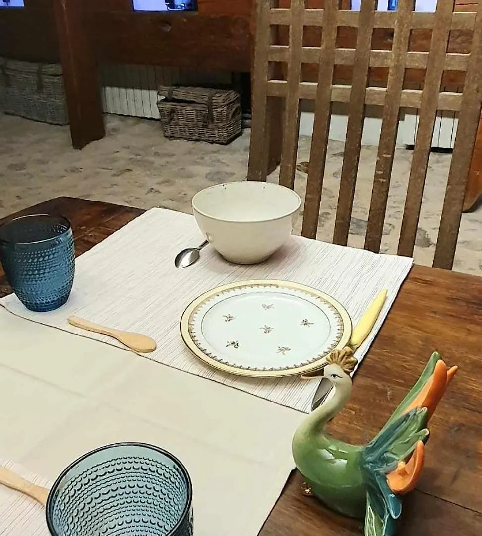 Les Chambres De Solol Felines Bed & Breakfast