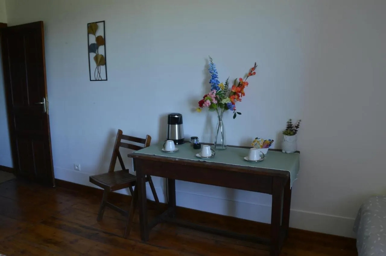 Les Chambres De Solol Felines Bed & Breakfast